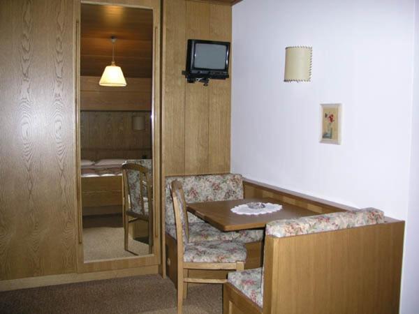 Hotel Garni Soreie Pozza di Fassa Chambre photo